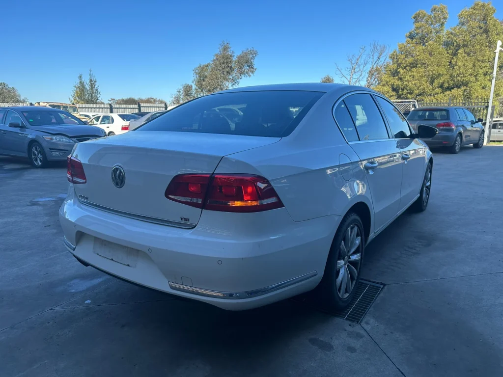 Volkswagen Passat 2014 White Auto Petrol
