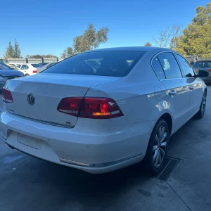 Volkswagen Passat 2014 White Auto Petrol