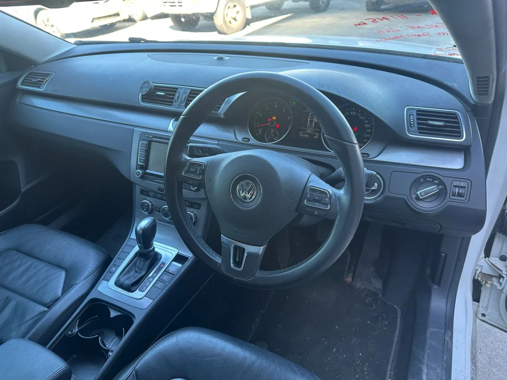 Volkswagen Passat 2014 White Auto Petrol